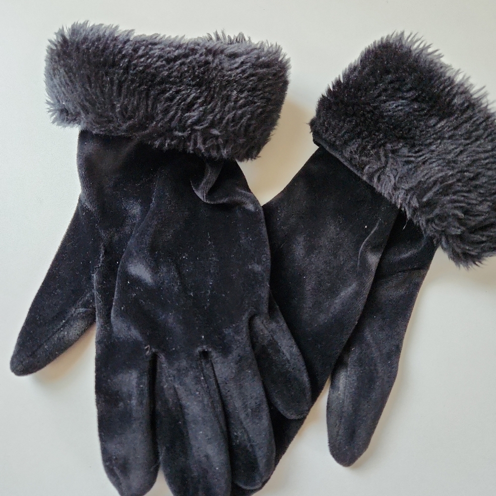 Ladies velvet looking gloves